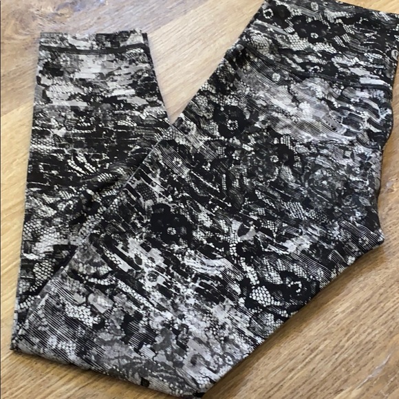 Lululemon Wunder Under 7/8 - Picture 5 of 9